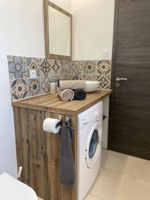 Zdjęcie z galerii obiektu Charmant duplex avec terrasse w mieście Figari