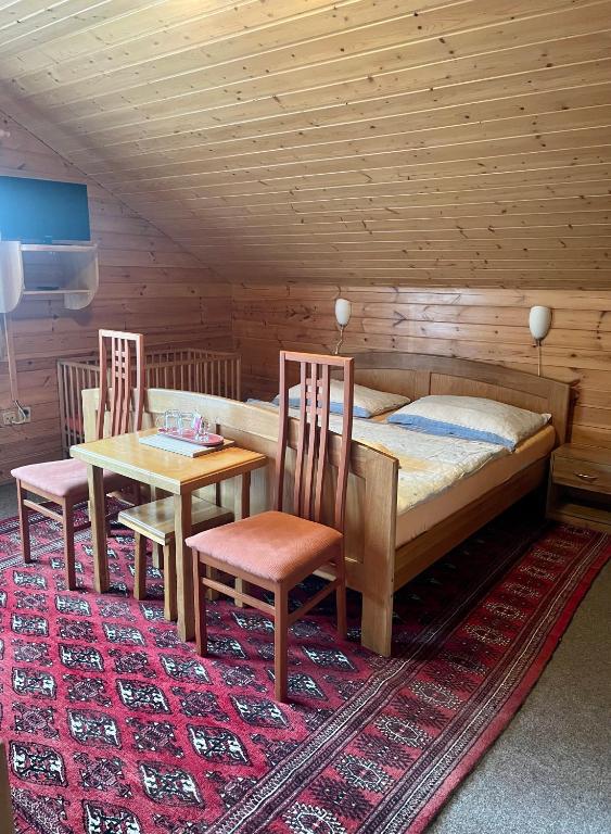 Postel nebo postele na pokoji v ubytování Pension Grizzly