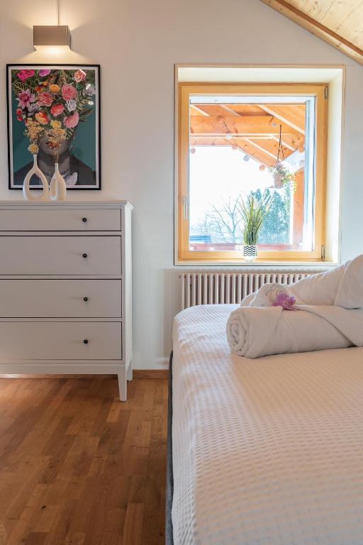 Postel nebo postele na pokoji v ubytování Swiss Alps View Apartment - contactless self check-in