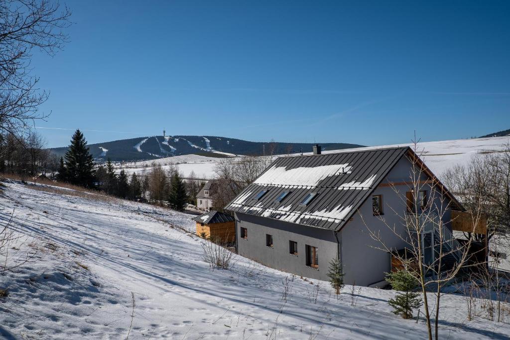 Nespecifikovaný výhled na hory nebo výhled na hory při pohledu z apartmánu