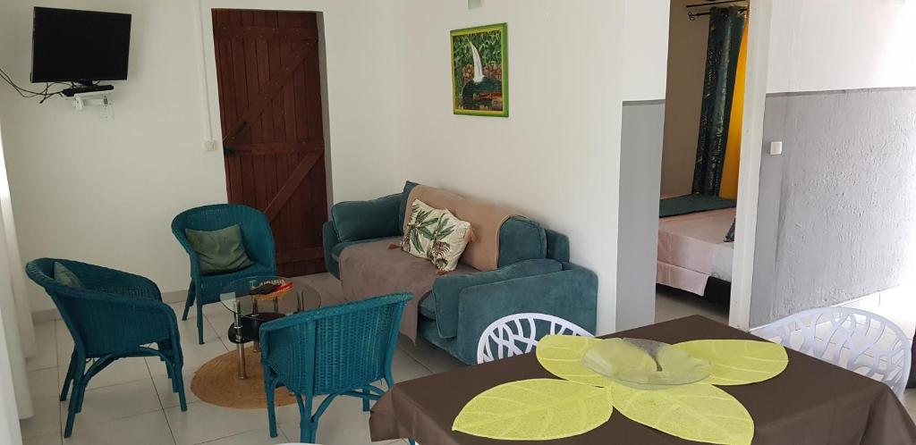 Posezení v ubytování Paisible maison à Vieux-Habitants
