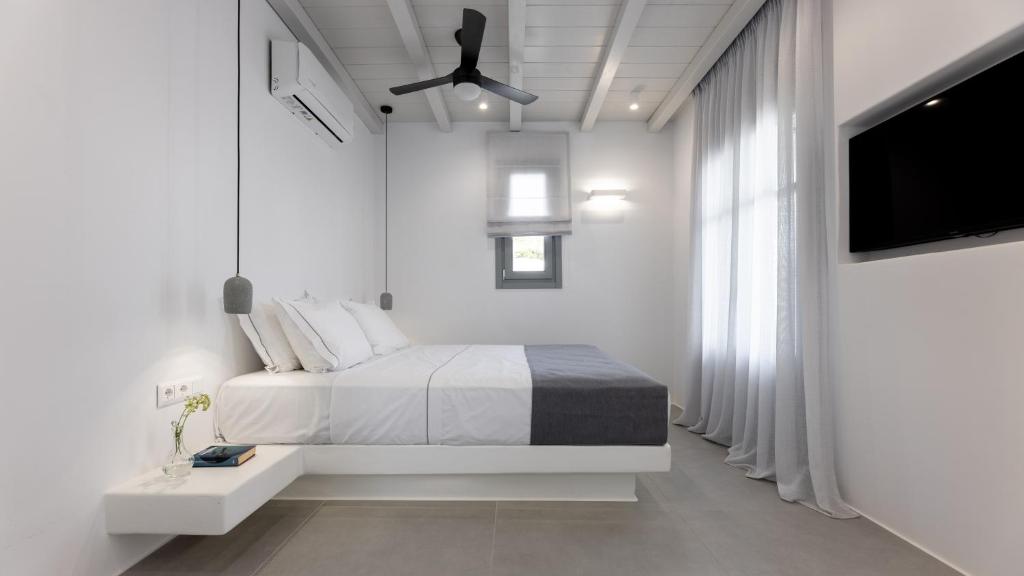 Azure Kimolos - Chambre Double De Luxe Avec Balcon