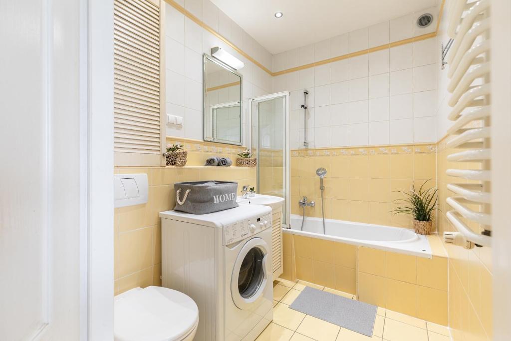 Kúpeľňa v ubytovaní SuperApart Powstańców Śląskich 106D