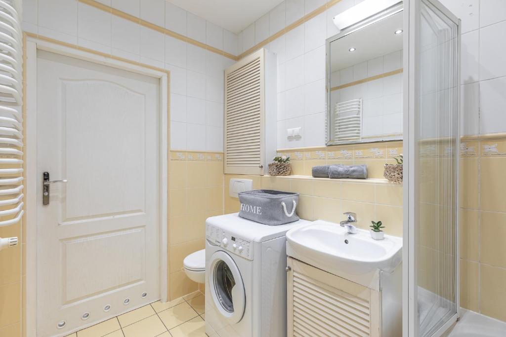 Kúpeľňa v ubytovaní SuperApart Powstańców Śląskich 106D