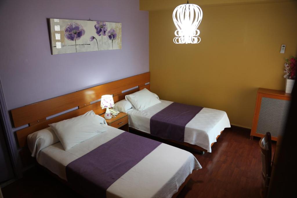 Postel nebo postele na pokoji v ubytování Ahiram Hotel Byblos