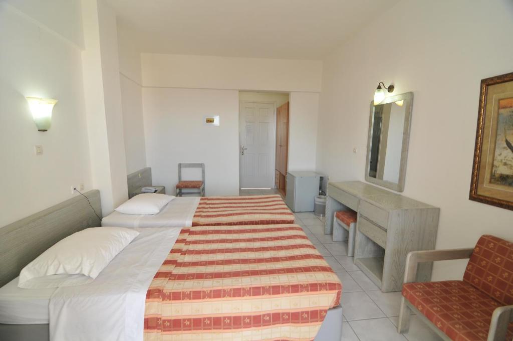 Postel nebo postele na pokoji v ubytování Fourtounis Hotel