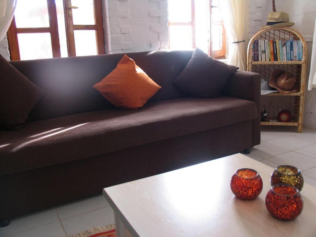A seating area at Pasha Apart Hotel