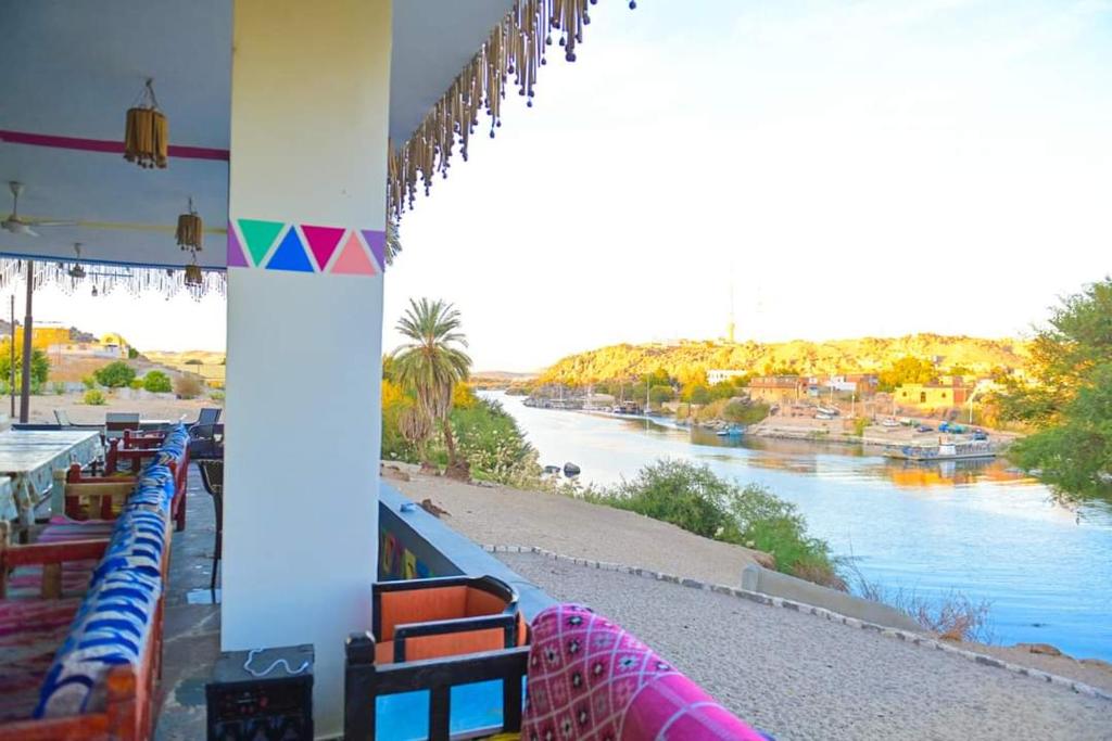 a view of a river from a restaurant with a view at Sehel Nubian House in Naj‘ al Maḩaţţah