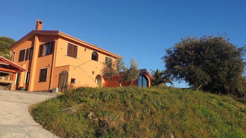 Sa Perda Isza a Teulada - Incantevole Casa con Giardino