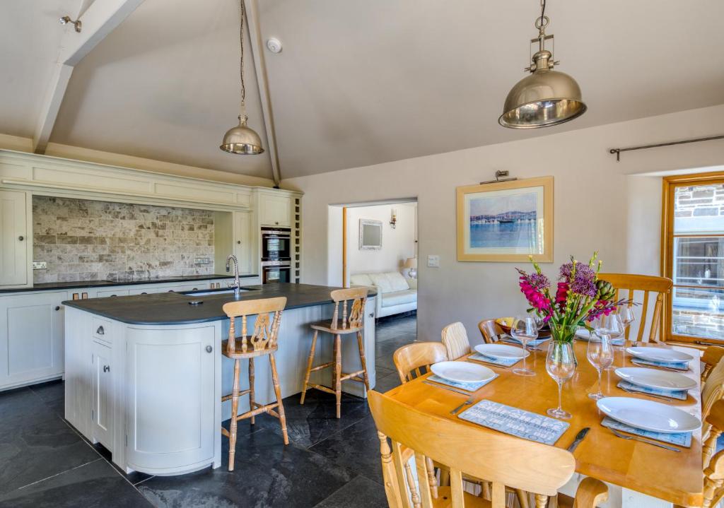 Putsborough Manor 3 Self Catering Cottages with Beach a short walk dog friendly all year, On site Tennis, Play Area, Paddock, Spa baths, BBQ, Private Gardens, Superfast WIFI - 