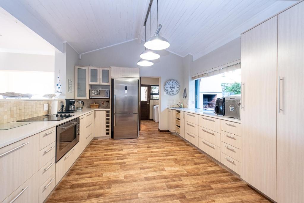 Waterside Holiday House - Image 23