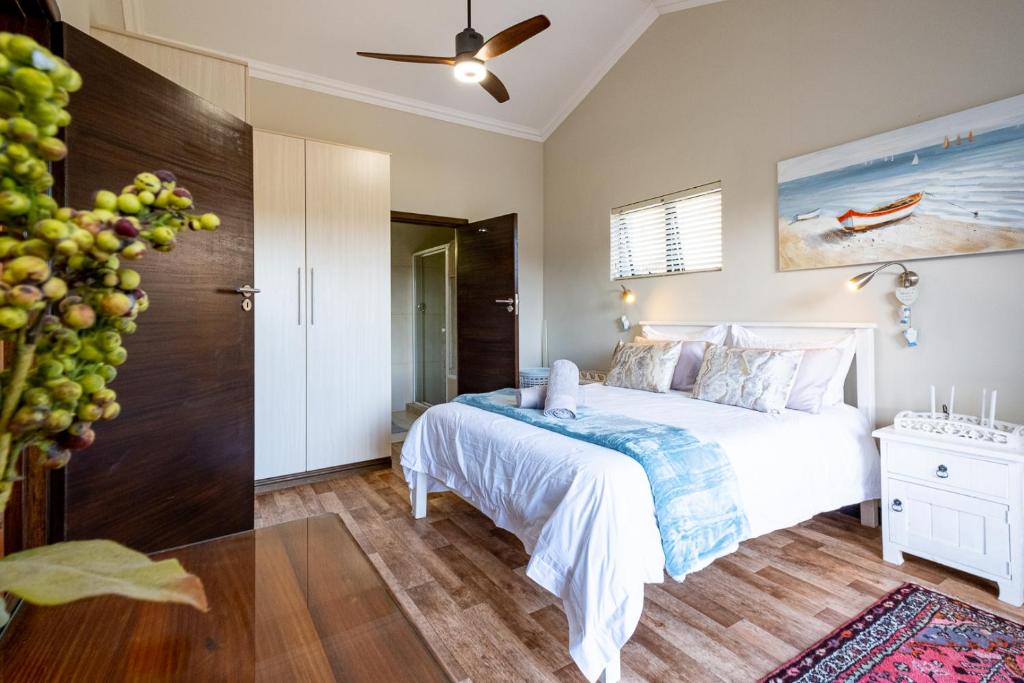 Waterside Holiday House - Image 29