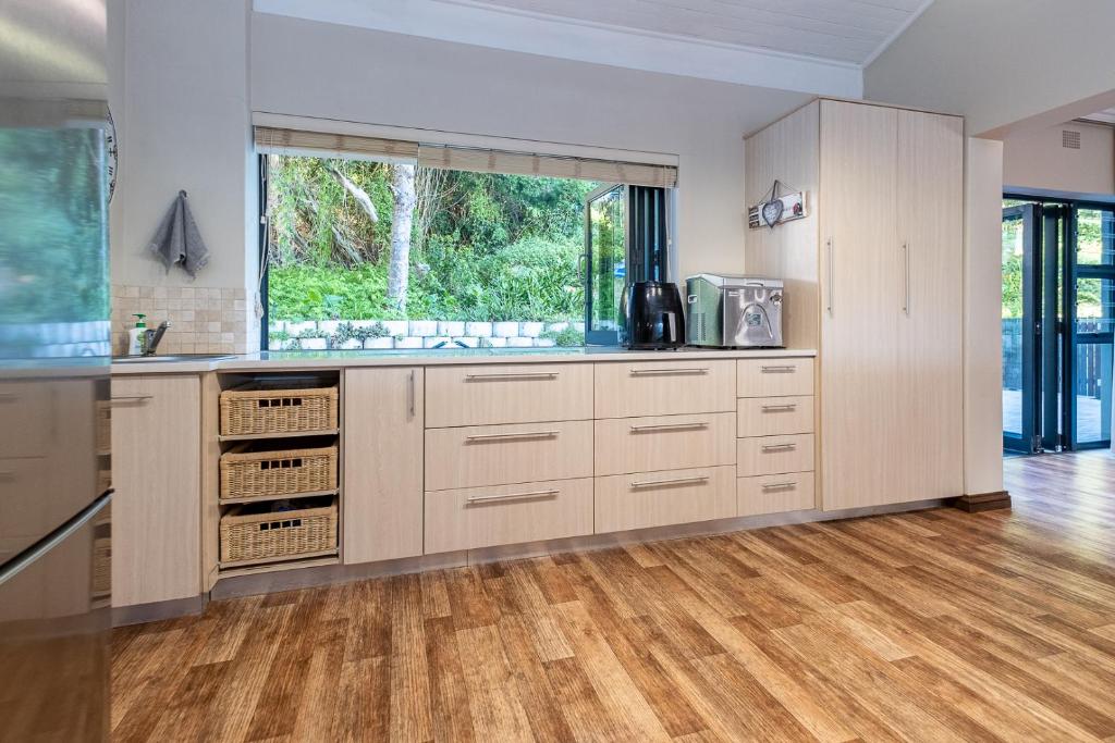 Waterside Holiday House - Image 25
