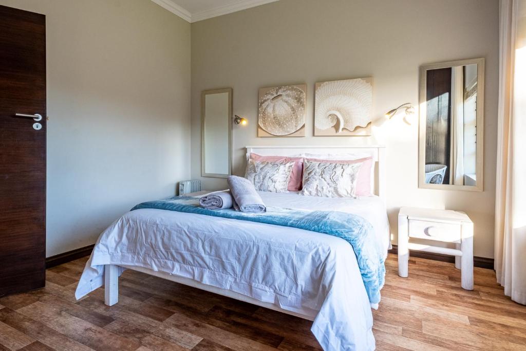 Waterside Holiday House - Image 37