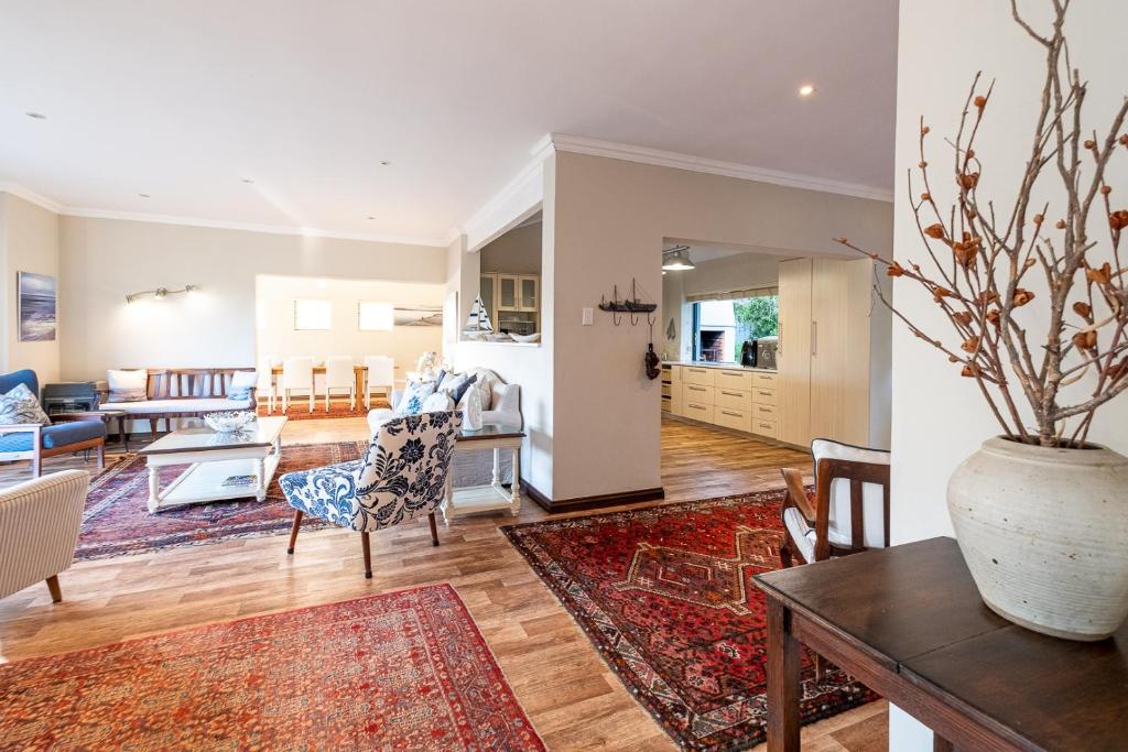 Waterside Holiday House - Image 12