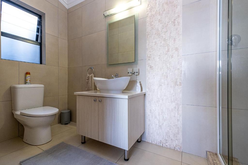 Waterside Holiday House - Image 33