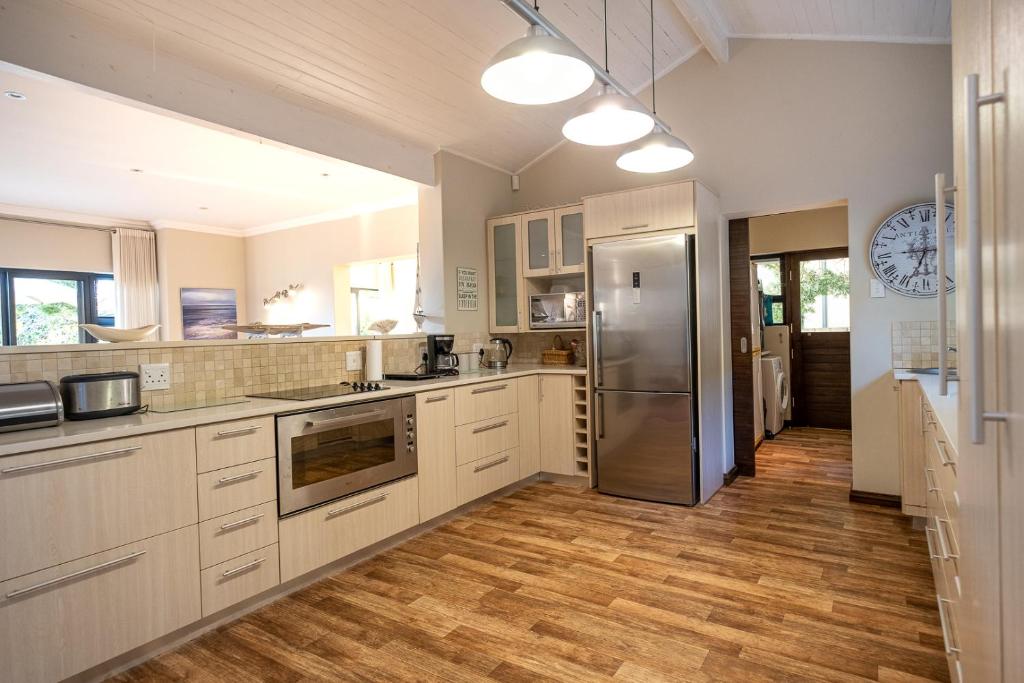 Waterside Holiday House - Image 26