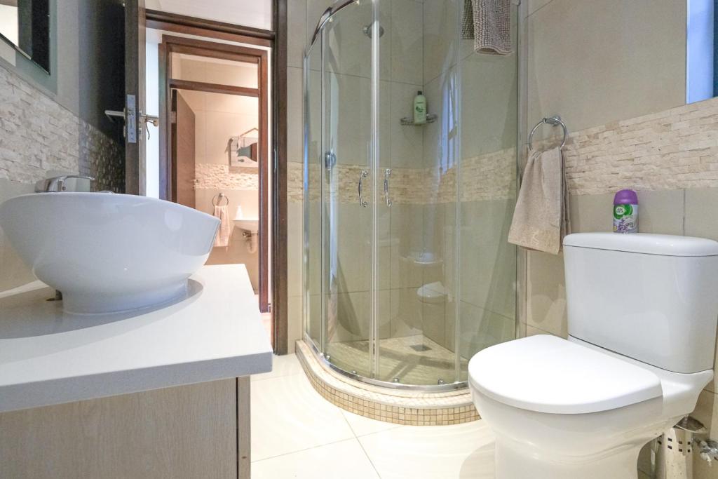 Waterside Holiday House - Image 43