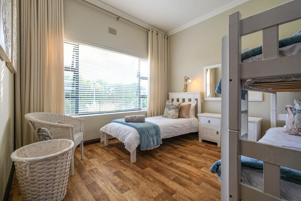 Waterside Holiday House - Image 41