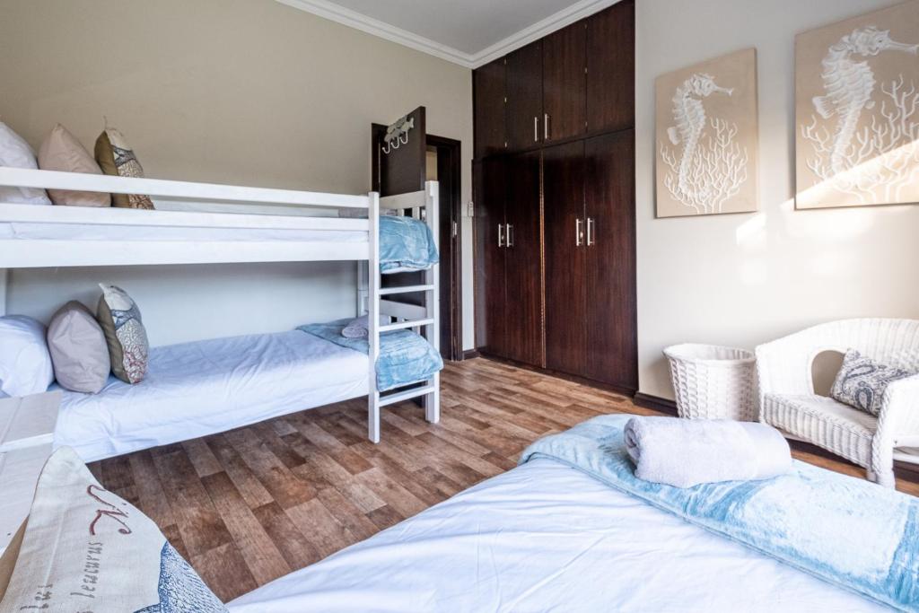 Waterside Holiday House - Image 40