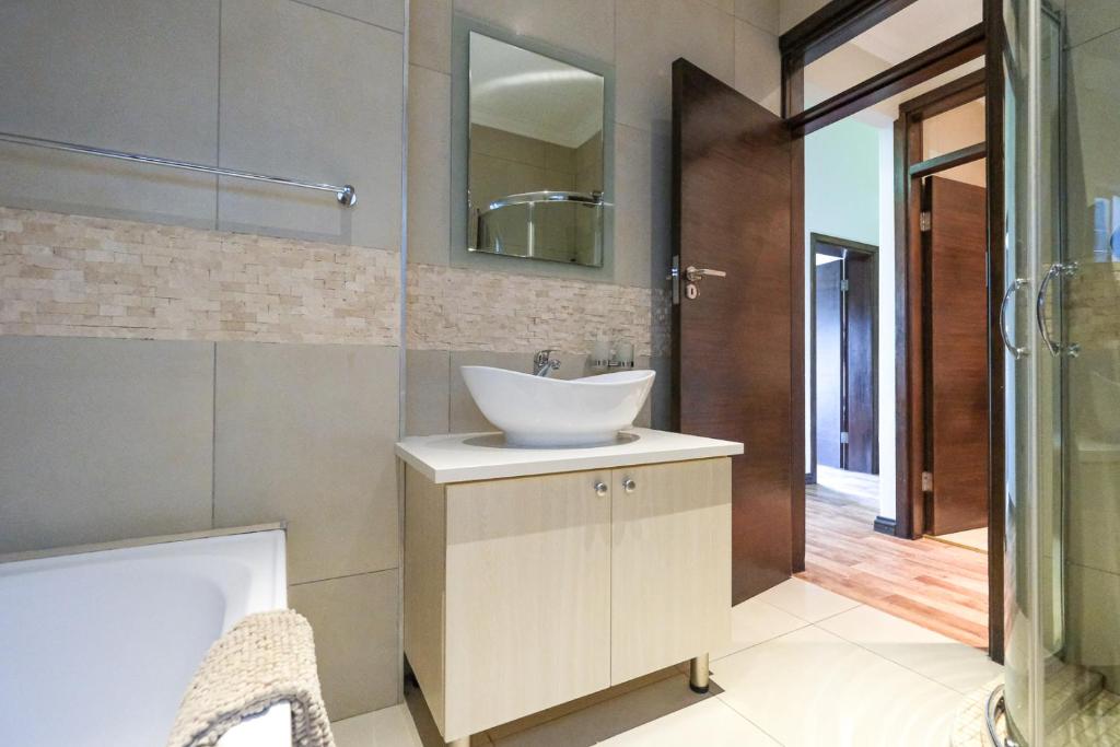 Waterside Holiday House - Image 7