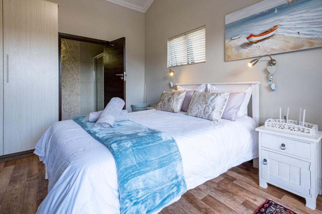Waterside Holiday House - Image 31