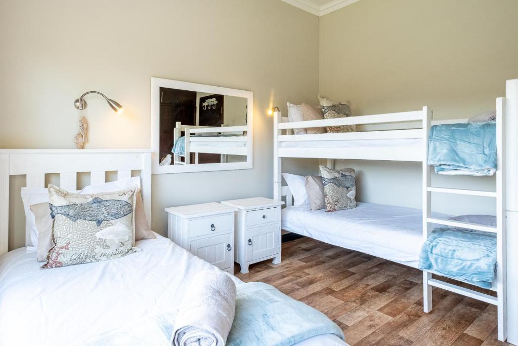 Waterside Holiday House - Image 39