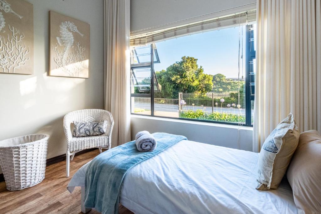 Waterside Holiday House - Image 38