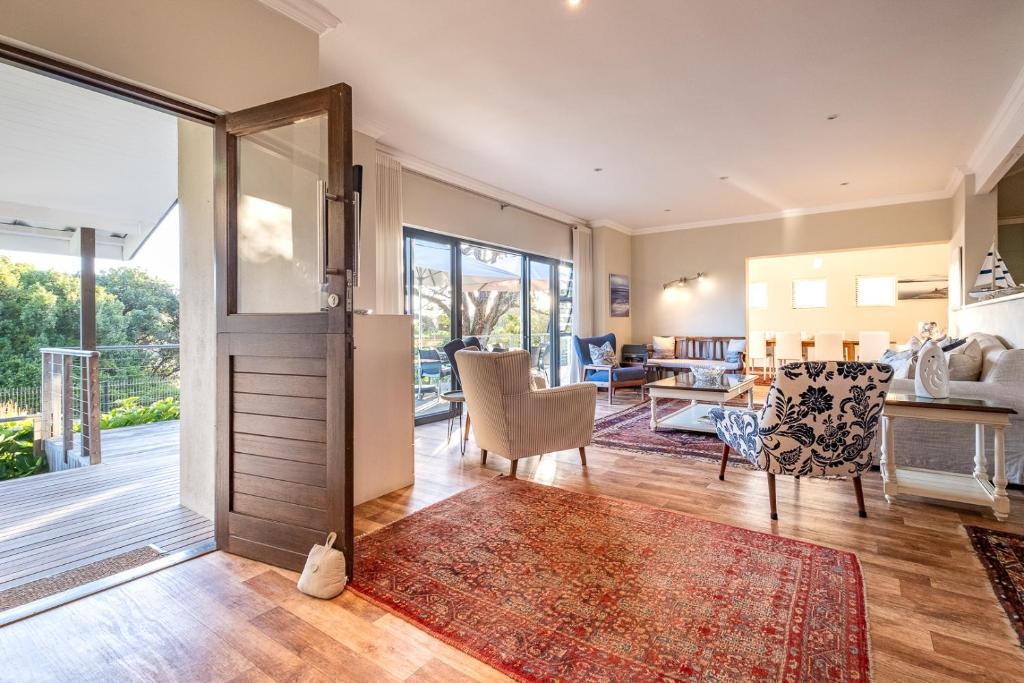 Waterside Holiday House - Image 11