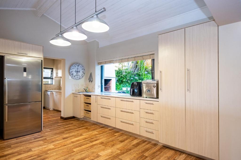 Waterside Holiday House - Image 24