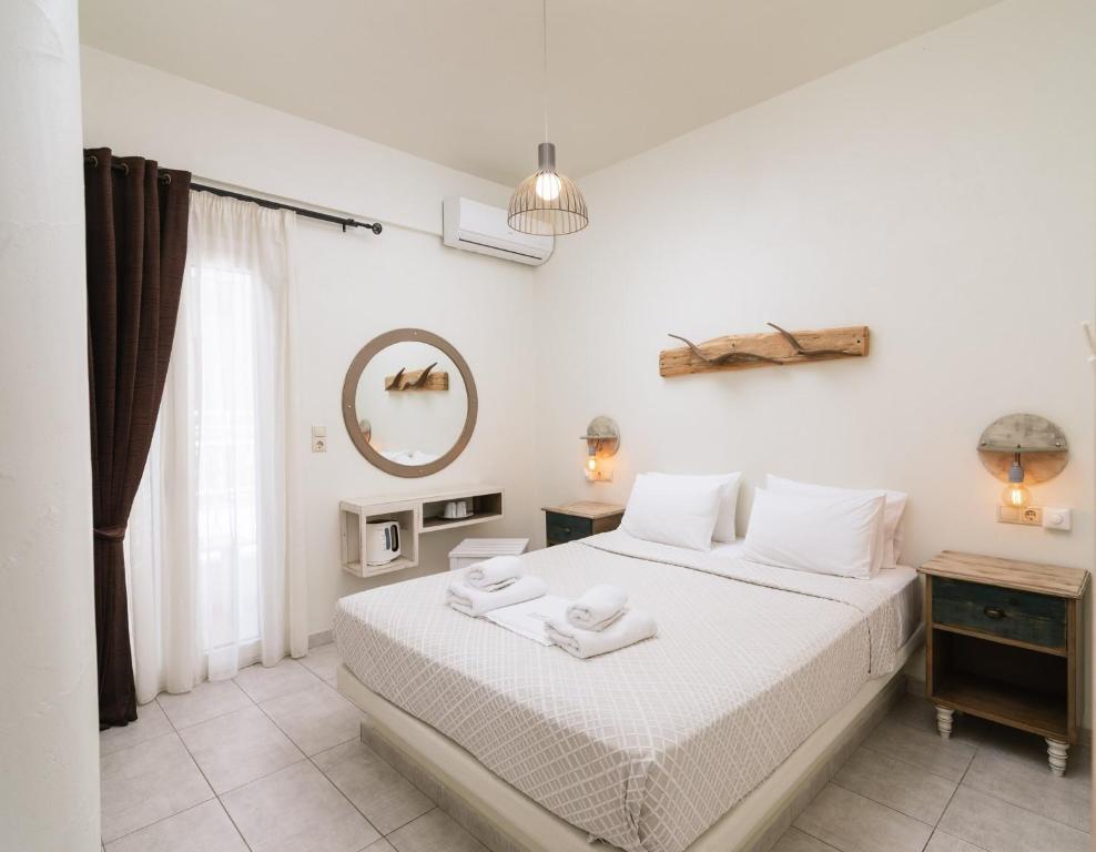Postel nebo postele na pokoji v ubytování Hotel Sunshine Matala