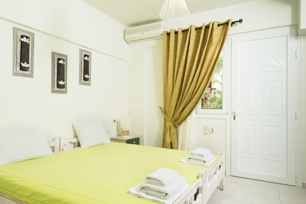 Postel nebo postele na pokoji v ubytování Hotel Sunshine Matala