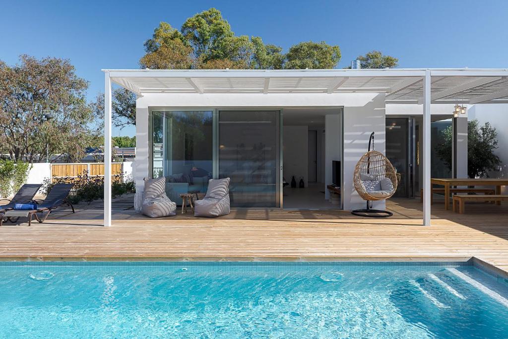 Kolam renang di atau dekat dengan Villa Laranjeiras with heatable pool, Comporta