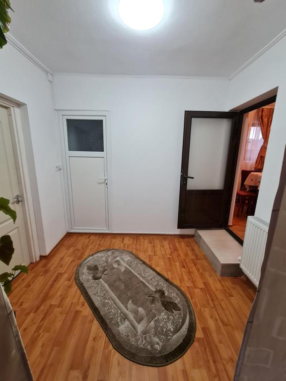 TV a/nebo společenská místnost v ubytování Casa Faurului