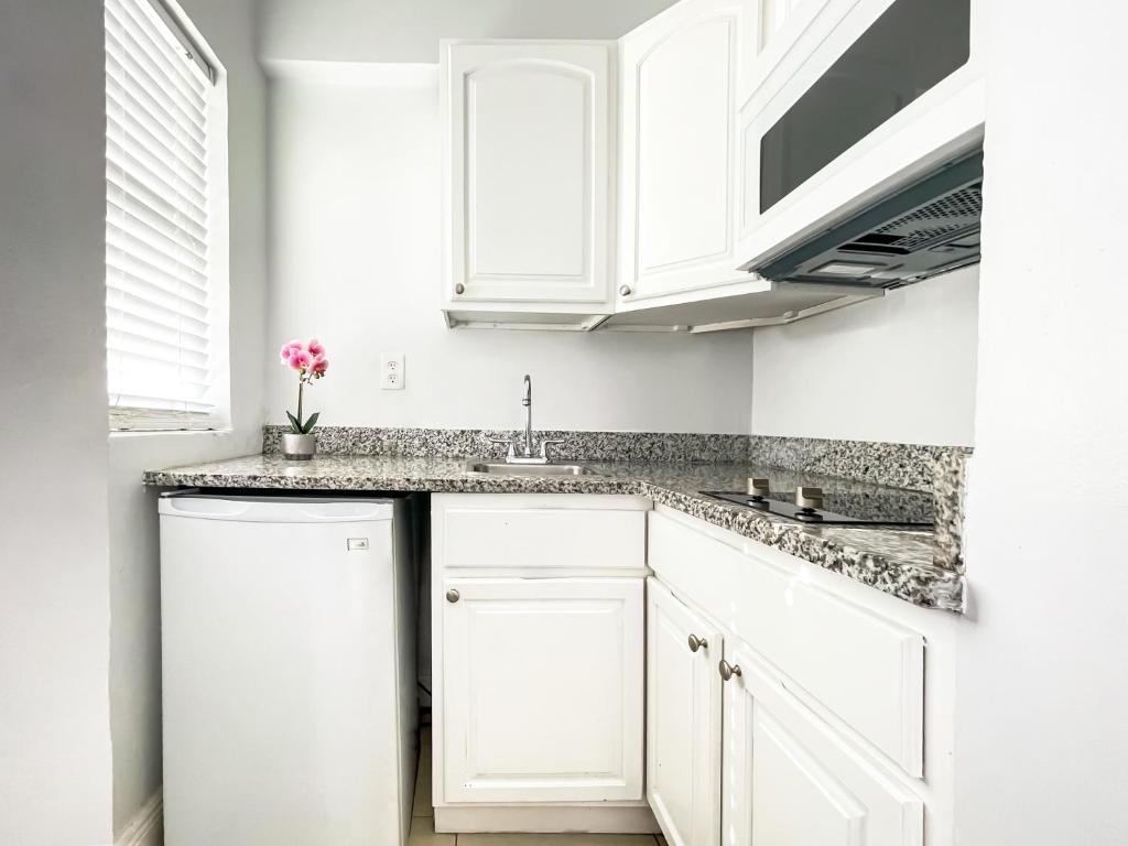 Hollywood Beach Hotels - Superior Traditional 2 Queen