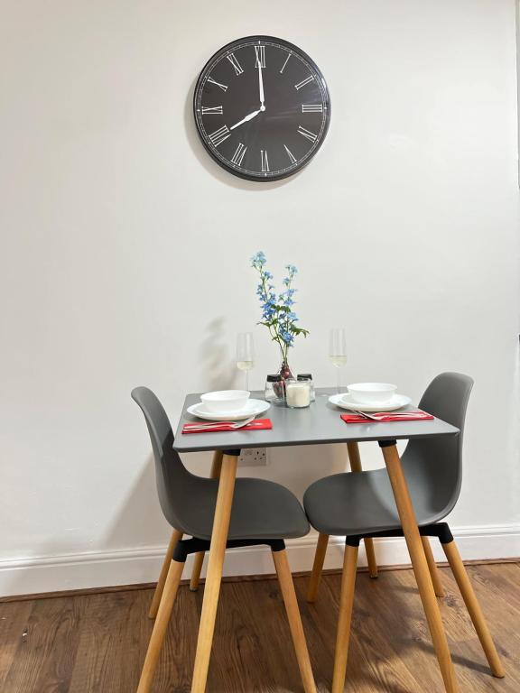 Apartment *Studio Flat in EALING BROADWAY*, Ealing, UK