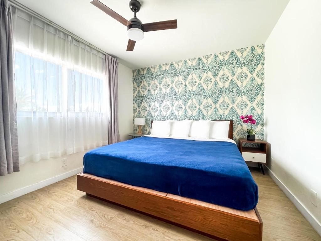 Hollywood Beach Hotels - Bedroom Suite Oceanside Queen