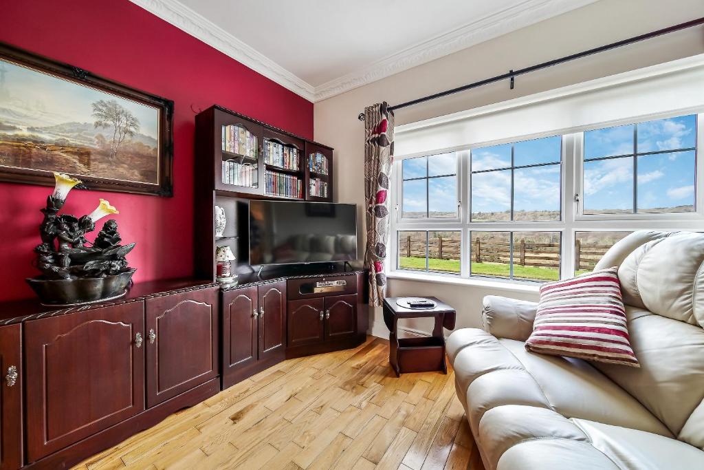 TV a/nebo společenská místnost v ubytování Gormley Residence