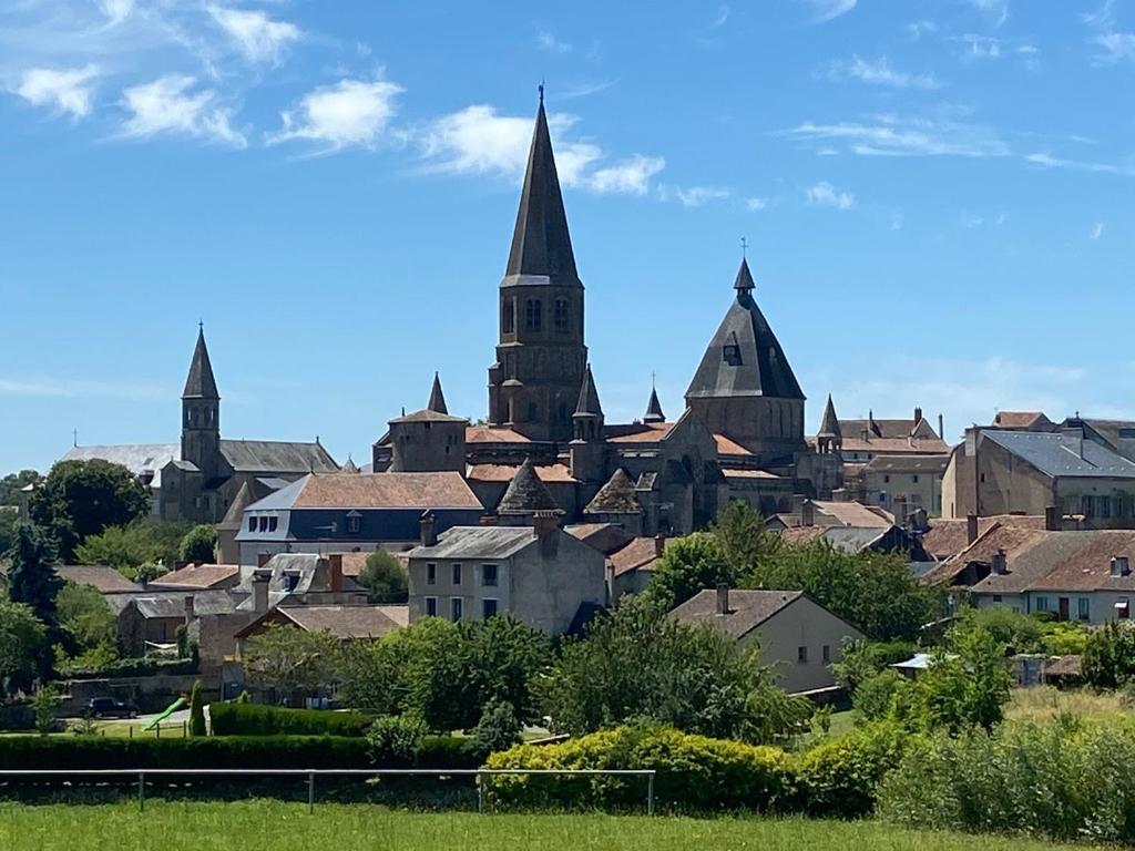 Nespecifikovaný výhled na destinaci Le Dorat nebo výhled na město při pohledu z bed and breakfast
