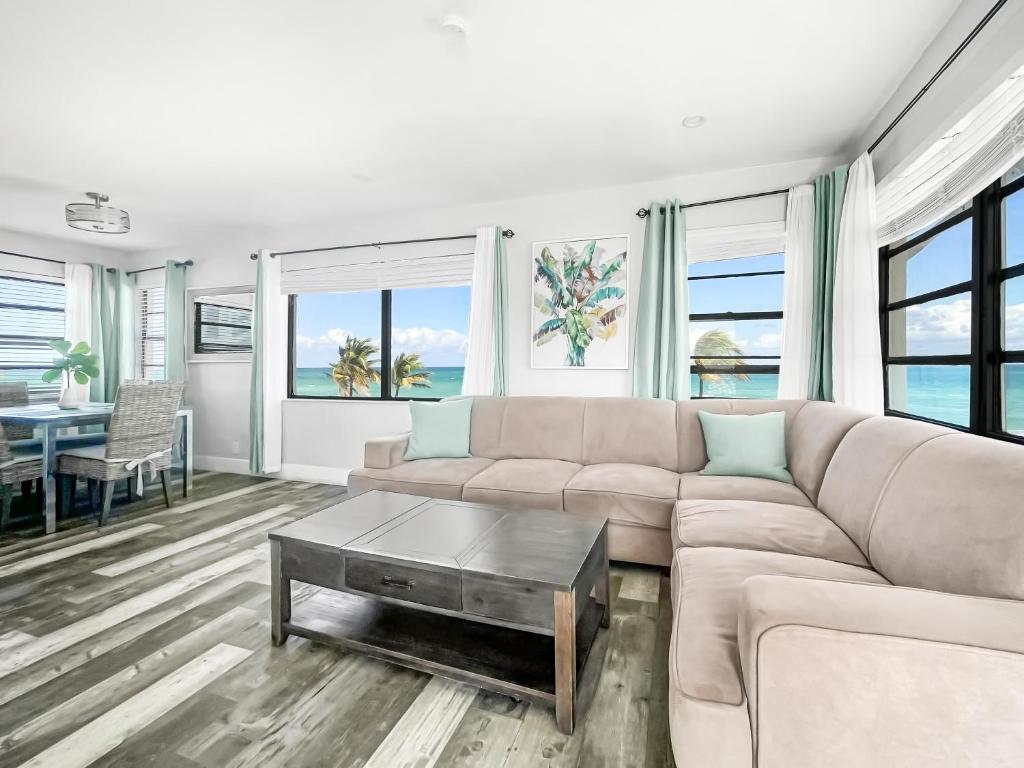 Hollywood Beach Hotels - Bedroom Suite Oceanfront