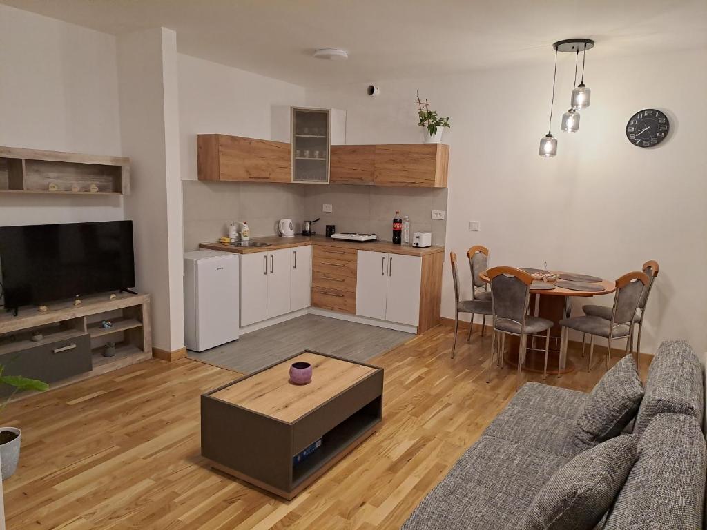 Kuchyň nebo kuchyňský kout v ubytování DAS Apartman