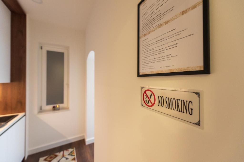 Certifikát, hodnocení, plakát nebo jiný dokument vystavený v ubytování Apartments EMERALD Free Garage Parking