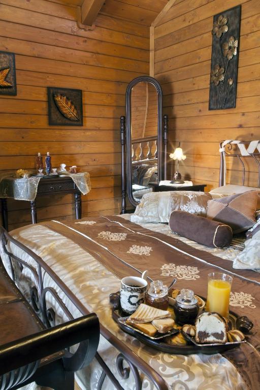 Postel nebo postele na pokoji v ubytování Feggarognemata Suites