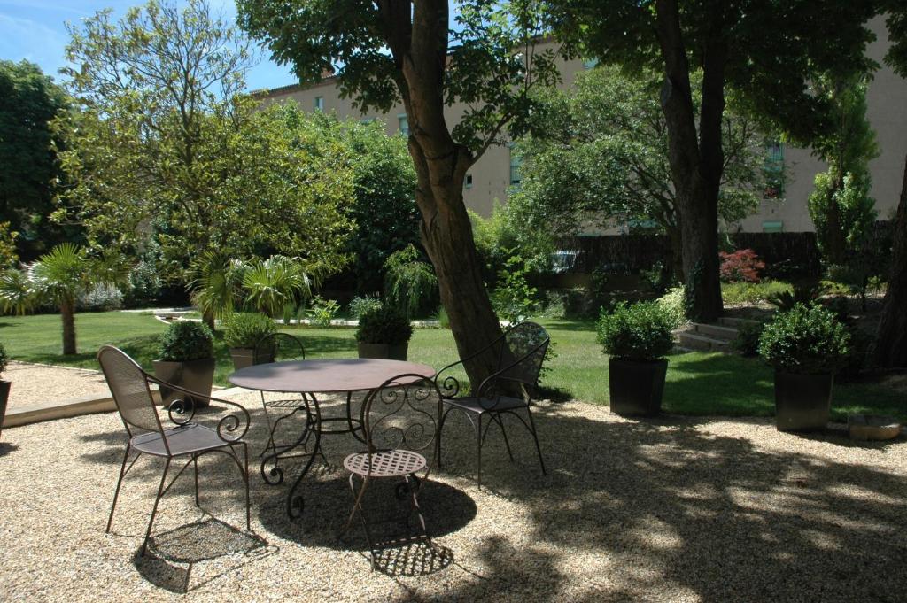 Demeure Saint Louis Historic manor, City 700m, free parking,A C,Clim,WIFI, city view, Garden - 13