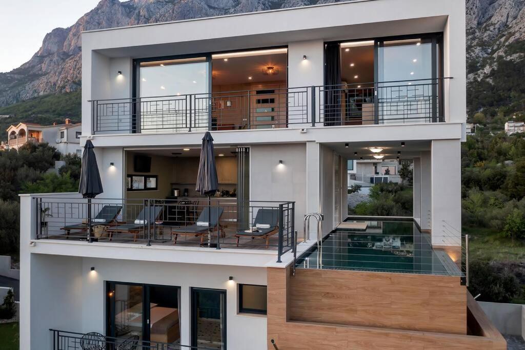 a house with a view of a mountain at Villa Teraco in Makarska