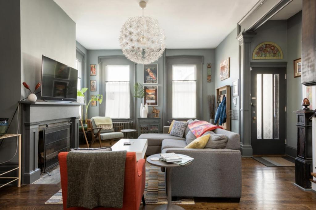 Hudson Valley Retreat in Downtown Hudson, NY - Sleeps 16-20 - Casa De Ocho Habitaciones