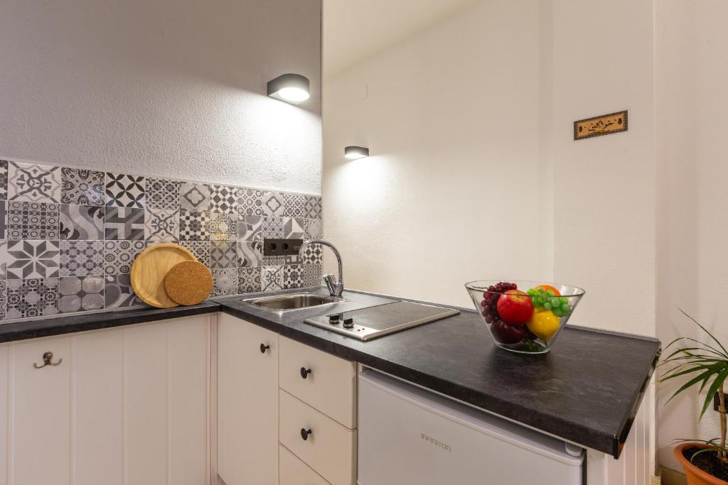 A kitchen or kitchenette at Suite Málaga Center