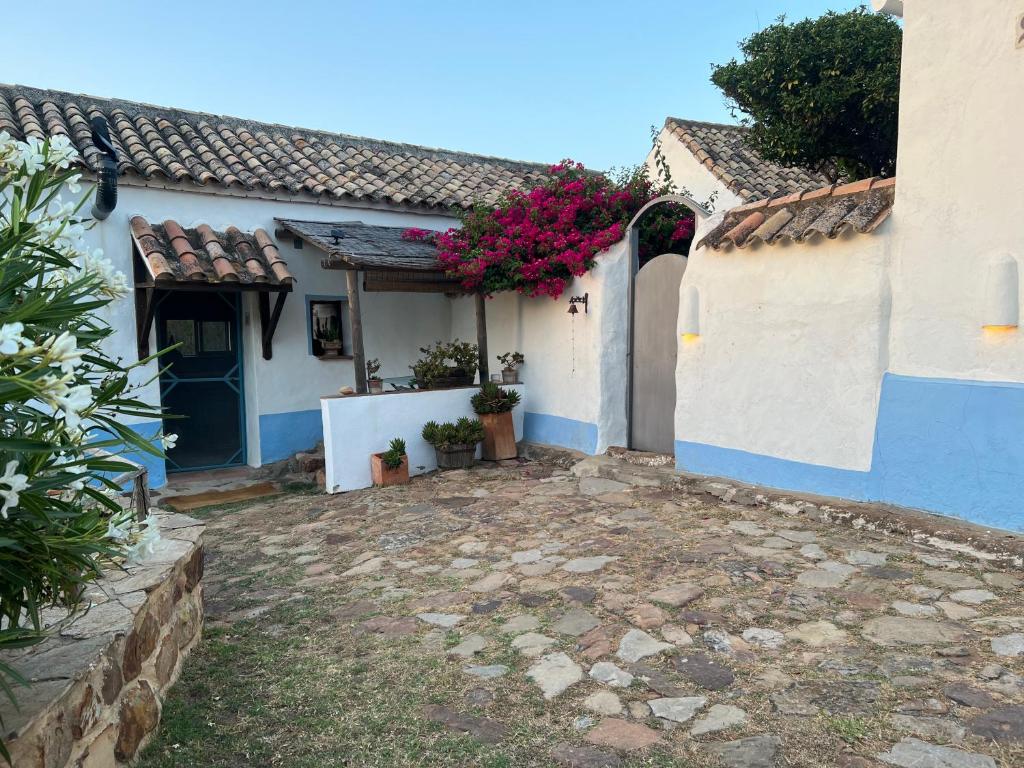 Zdjęcie z galerii obiektu Encanto Rural con Jardín privado y Chimenea w mieście Facinas