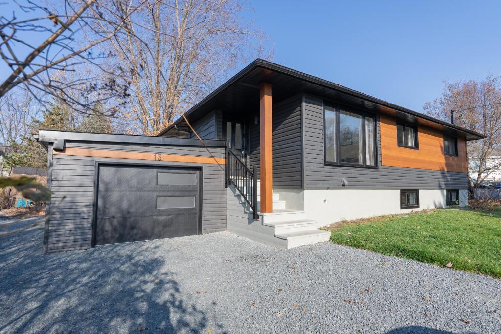 The Dale Bungalow by Minnow Lake, Sudbury, Canada