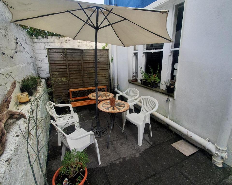 Patio nebo venkovní prostory v ubytování The Grapevine Hostel